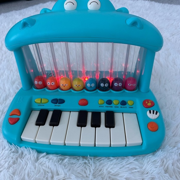 B. Toys Hippo Pop Play Piano - Picture 9 of 10
